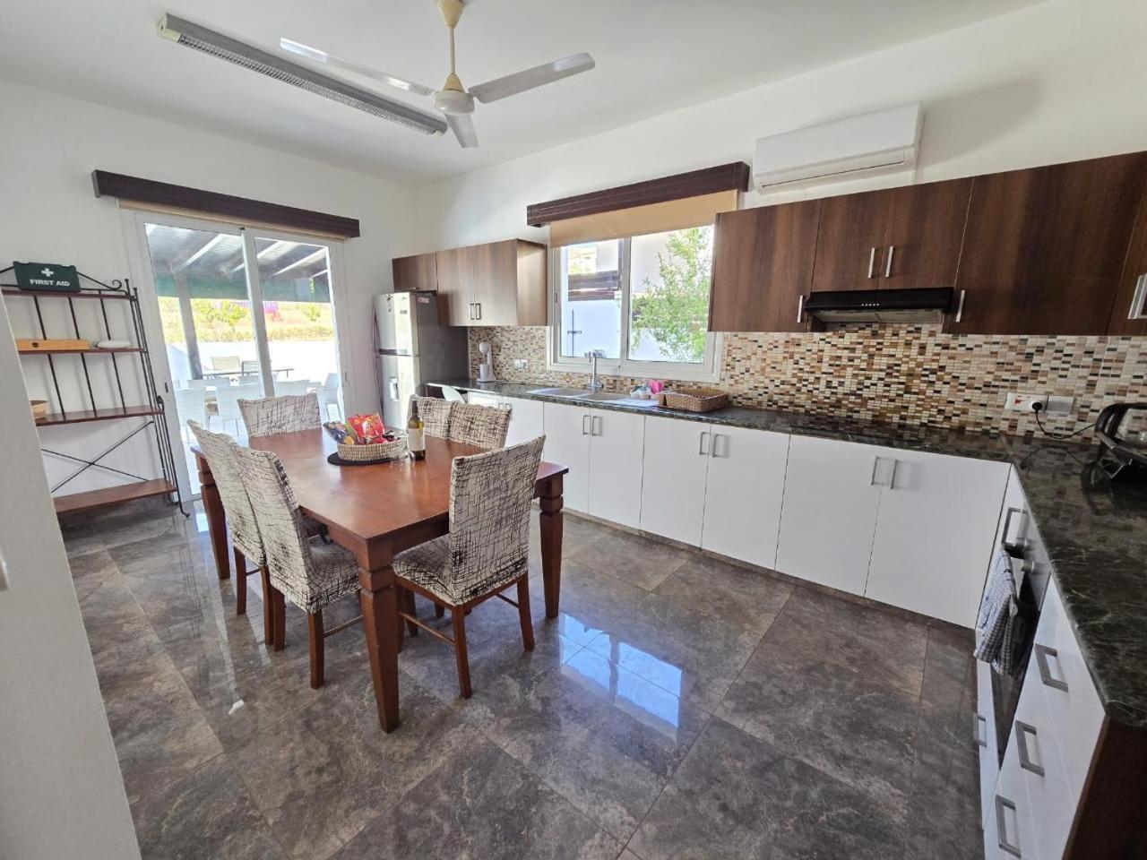 Michael Angelo Villa Пафос Екстериор снимка